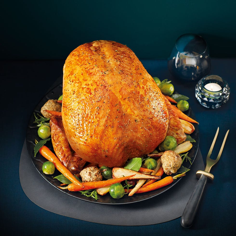 Dish, Hendl, Food, Turkey meat, Roast goose, Cuisine, Roasting, Ingredient, Drunken chicken, Chicken meat, 