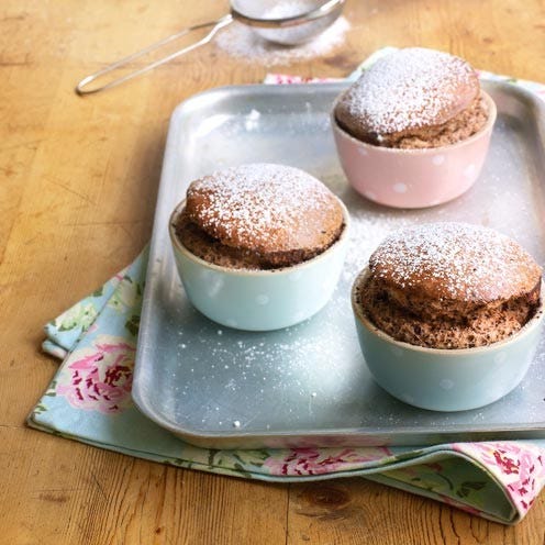 Serveware, Food, Cuisine, Dishware, Baked goods, Dessert, Tableware, Ingredient, Plate, Dish, 