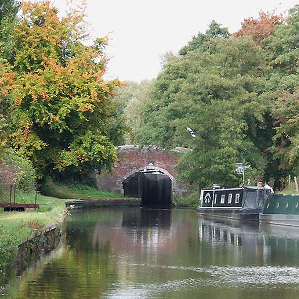 Body of water, Waterway, Channel, Water resources, Water, Canal, Watercourse, Bank, Tunnel, Bridge, 