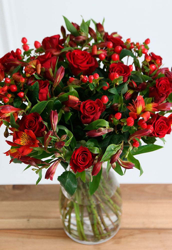 Bouquet, Petal, Flower, Red, Cut flowers, Floristry, Centrepiece, Flower Arranging, Flowering plant, Interior design, 