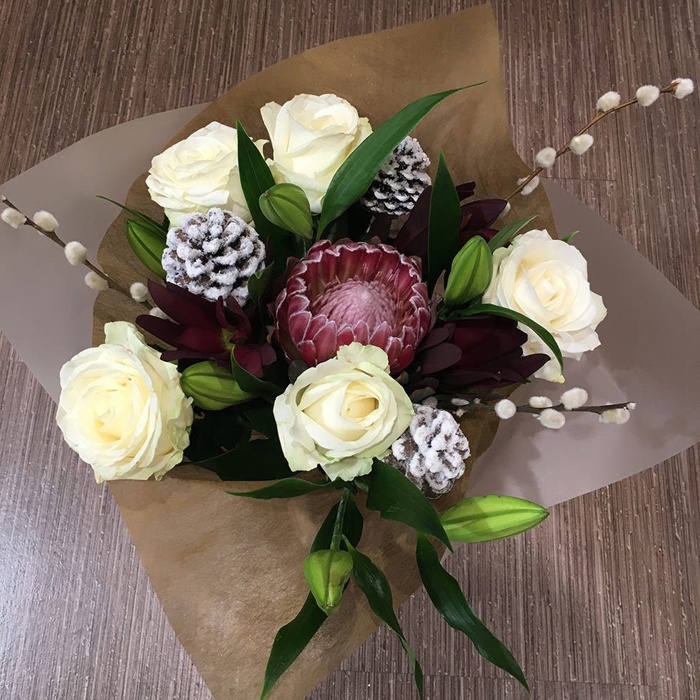 Petal, Flower, Bouquet, Flowering plant, Cut flowers, Flower Arranging, Rose family, Floristry, Floral design, Rose, 