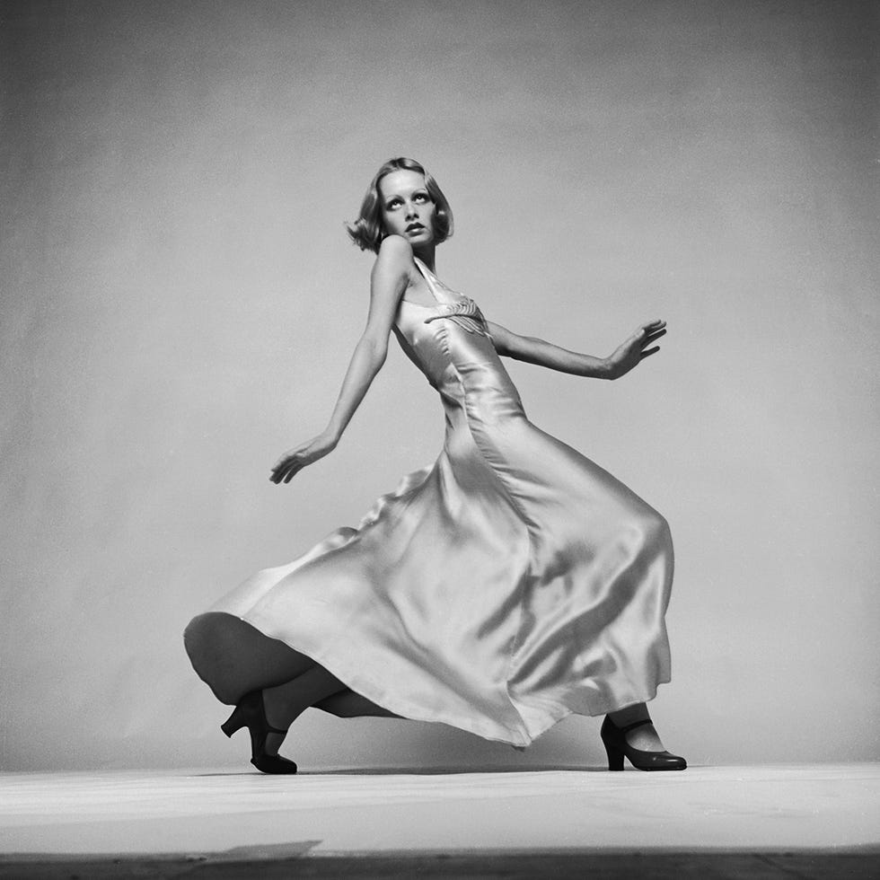 Dress, Shoulder, Joint, Style, Formal wear, One-piece garment, Fashion model, Knee, Gown, High heels, 