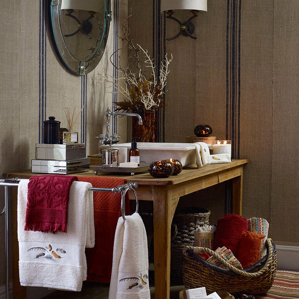 Room, Interior design, Interior design, Mirror, Home accessories, Linens, Picture frame, Wicker, Light fixture, Clothes hanger, 