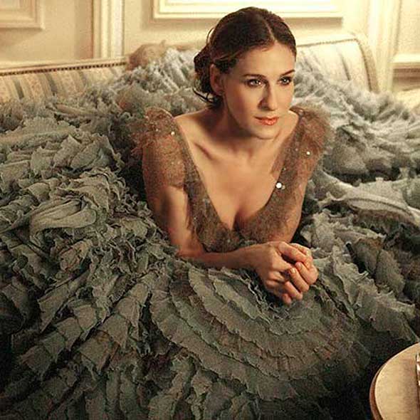 Hairstyle, Textile, Room, Style, Dress, Fashion, Interior design, Picture frame, Embellishment, Day dress, 