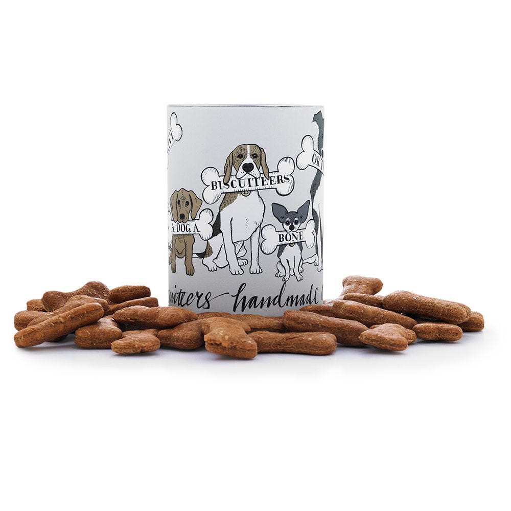 Finger food, Ingredient, Food, Baked goods, Animal feed, Snack, Cuisine, Dessert, Produce, Junk food, 