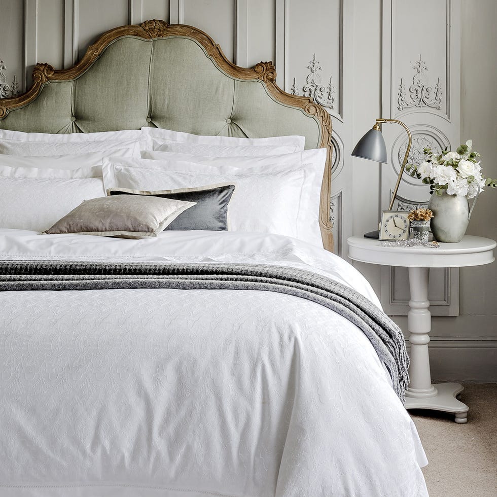 Bed, Room, Interior design, Property, Bedding, Textile, Bedroom, Bed sheet, Flowerpot, Wall, 