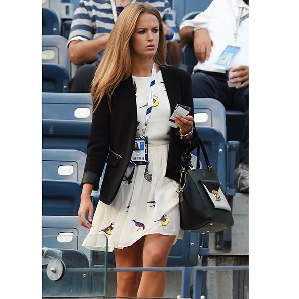 Bag, Style, Street fashion, Luggage and bags, Blazer, Long hair, Brown hair, Handbag, Baggage, Pocket, 