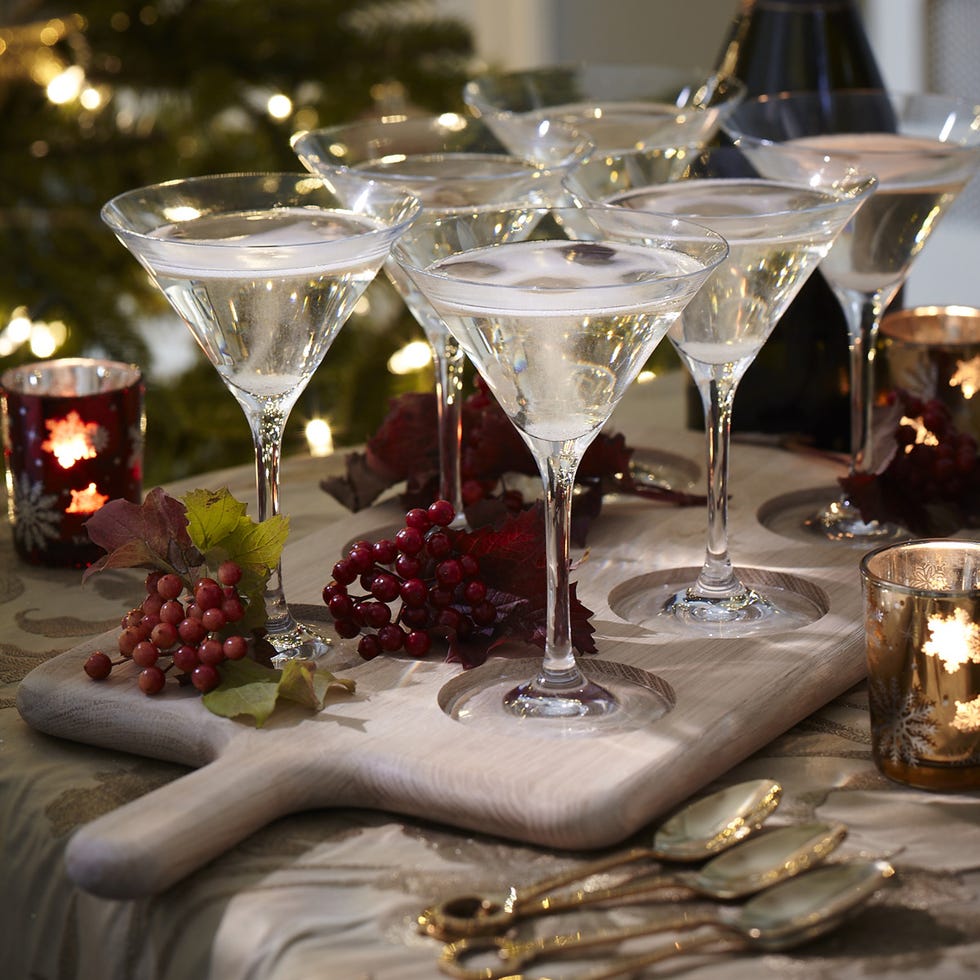Glass, Drinkware, Stemware, Fluid, Serveware, Barware, Martini glass, Tableware, Dishware, Liquid, 