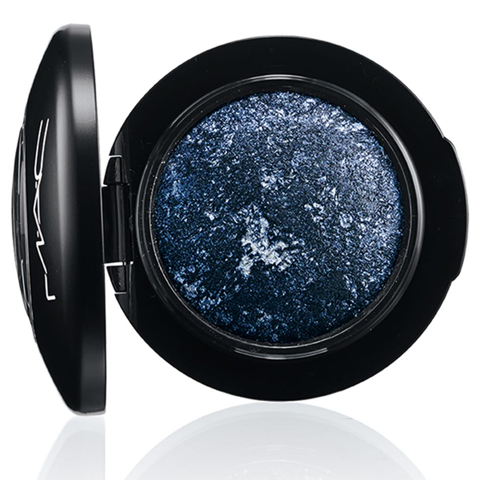 Product, Purple, Camera accessory, Lens, Technology, Black, Gadget, Tints and shades, Violet, Circle, 