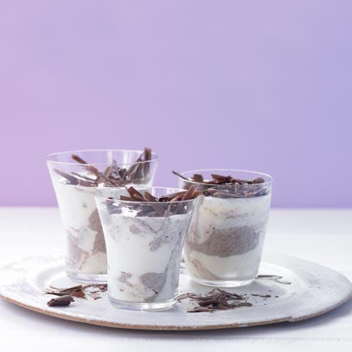 Serveware, Liquid, Drinkware, Dishware, Glass, White, Tableware, Porcelain, Ceramic, Transparent material, 