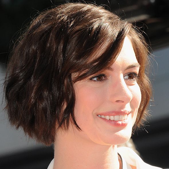 Anne Hathaway Short Cut With Bangs  Anne Hathaway Short Hairstyles Looks   StyleBistro