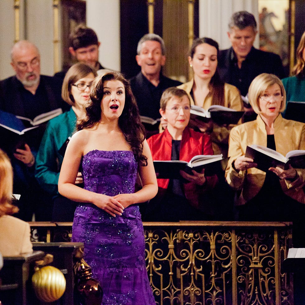 Face, Dress, Musical ensemble, Purple, One-piece garment, Gown, Strapless dress, Ceremony, Choir, Day dress, 