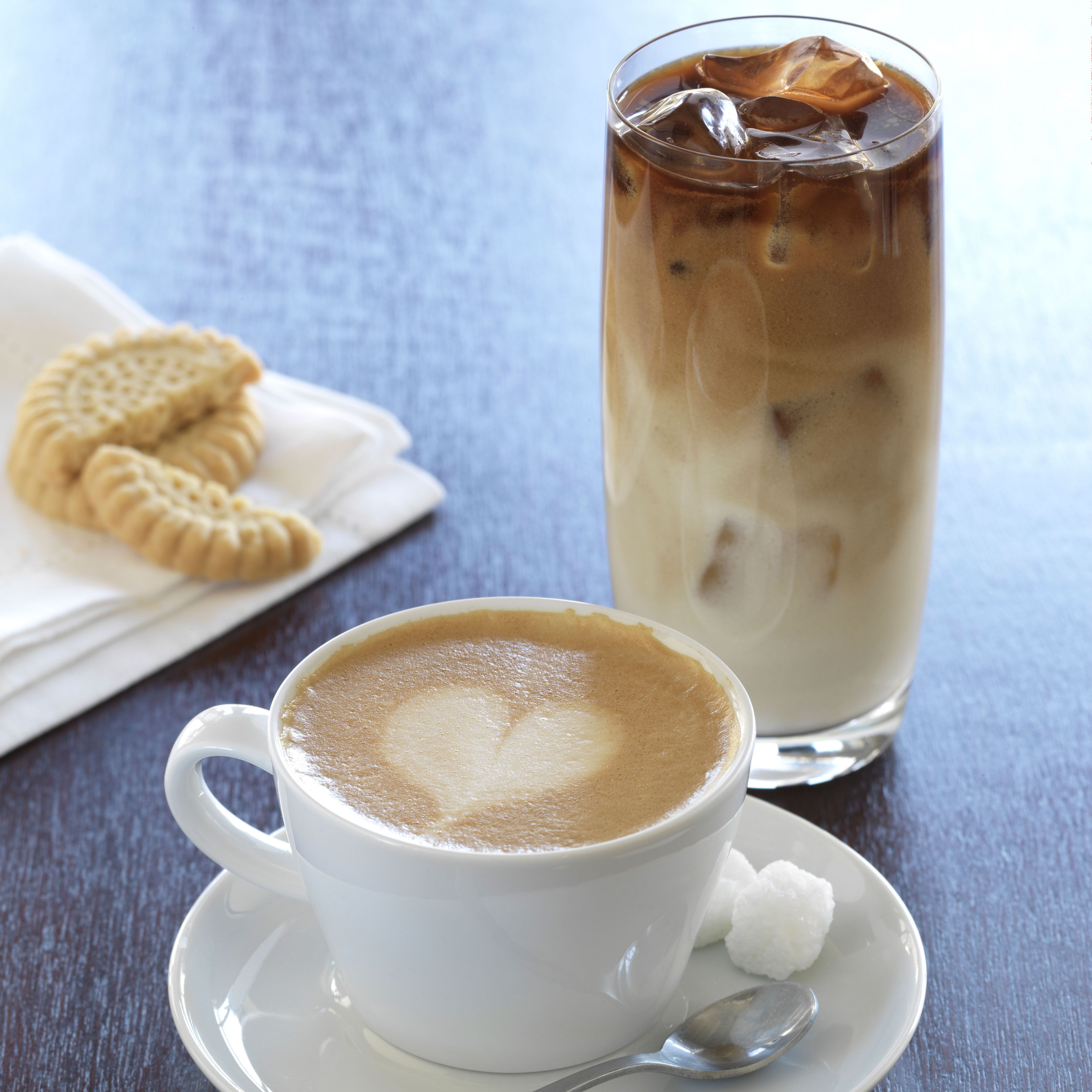 Coffee cup, Cup, Serveware, Drinkware, Dishware, Drink, Teacup, Tableware, Coffee milk, Café, 