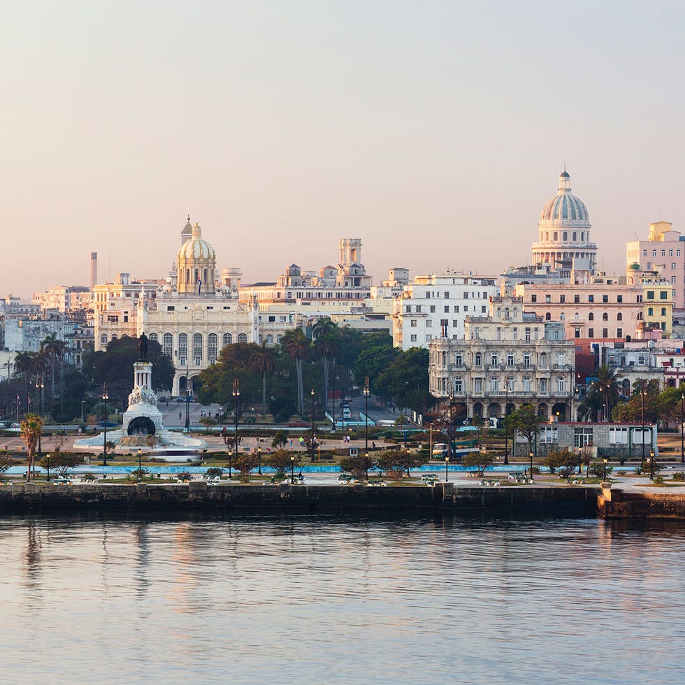 City, Water, Waterway, Metropolitan area, Cityscape, Metropolis, Urban area, Channel, Landmark, Skyline, 