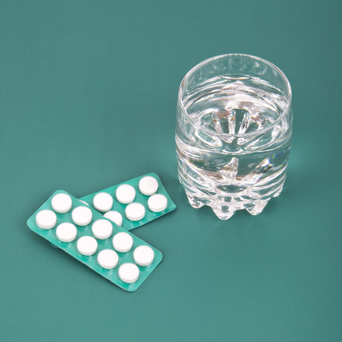 Liquid, Glass, Fluid, Drinkware, Transparent material, Teal, Barware, Still life photography, Old fashioned glass, Circle, 