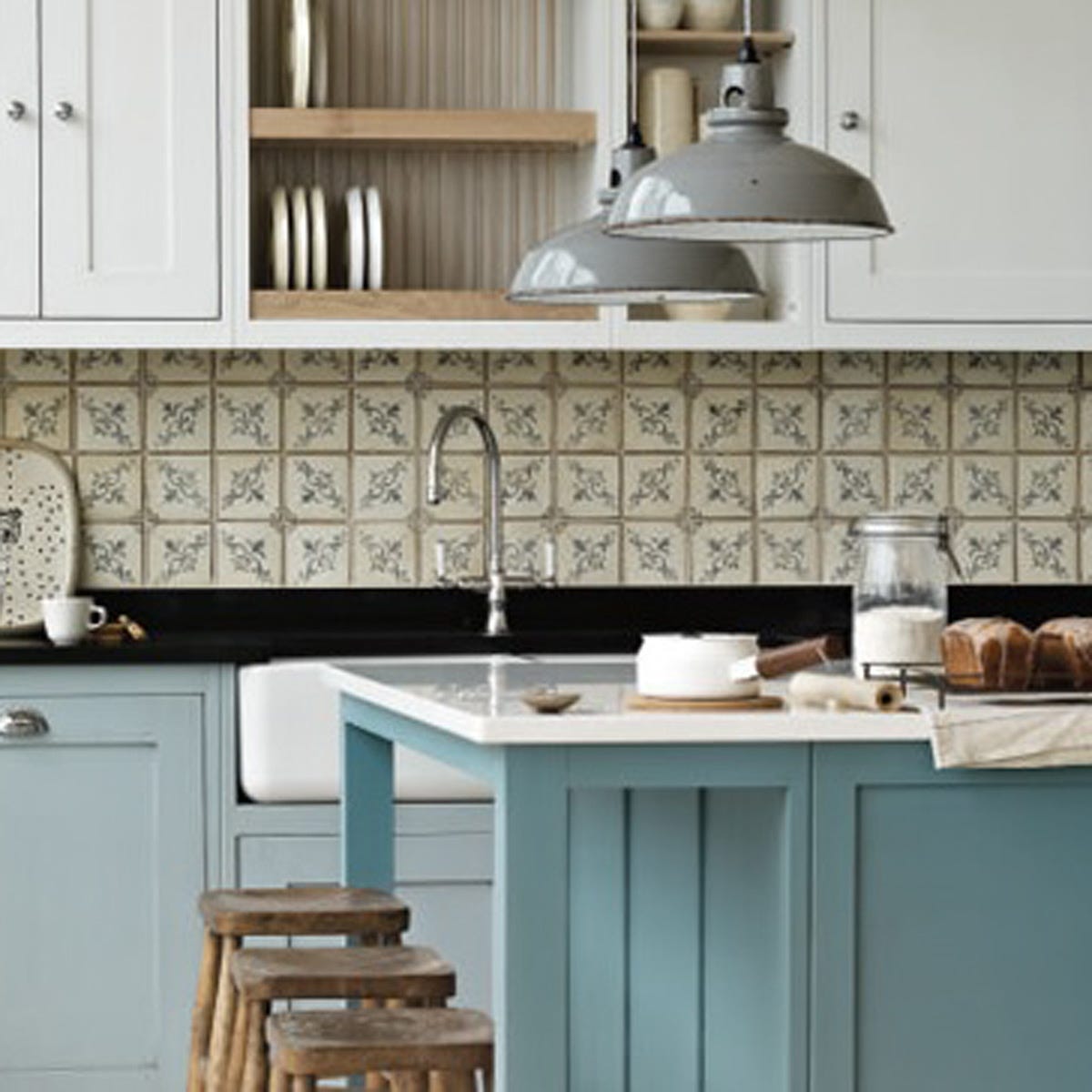 Room, Serveware, Dishware, Porcelain, Countertop, Kitchen, Cabinetry, Grey, Beige, Cupboard, 