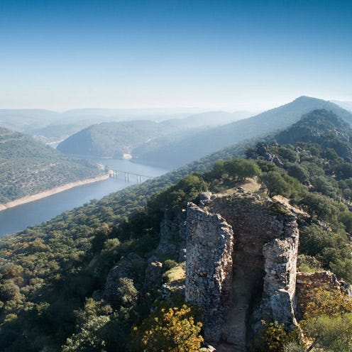Mountainous landforms, Highland, Coastal and oceanic landforms, Natural landscape, Mountain, Mountain range, Hill, Bird's-eye view, Ridge, Bank, 