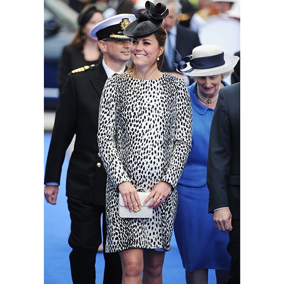 Hat, Coat, Trousers, Outerwear, Dress, Style, Formal wear, Fashion accessory, Sun hat, Headgear, 