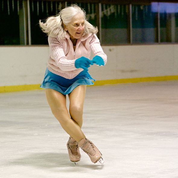 Ice skate, Leg, Human leg, Human body, Joint, Knee, Figure skate, Ice rink, Thigh, Winter, 