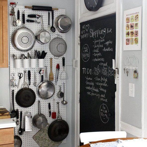 Blackboard, Handwriting, Door, Chalk, Circle, Electronics, Writing, Loudspeaker, Speaker wire, 