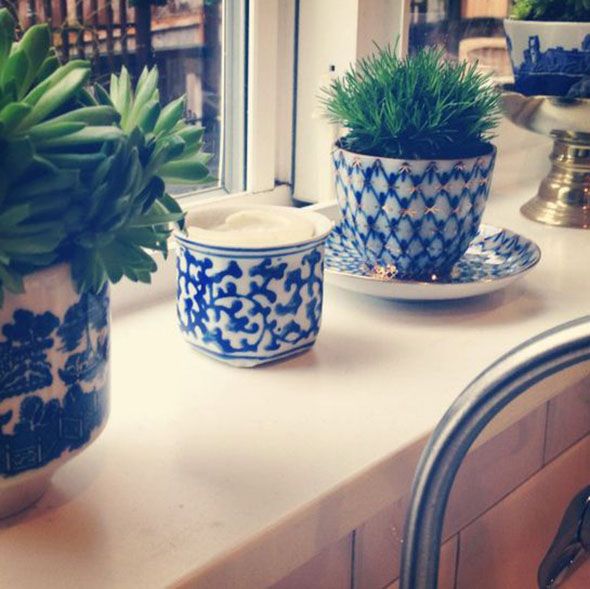 Blue, Serveware, Dishware, Blue and white porcelain, Porcelain, Flowerpot, Ceramic, Interior design, earthenware, Majorelle blue, 