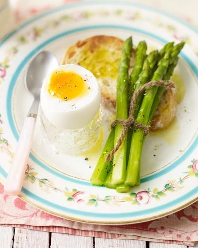 Food, Egg yolk, Dishware, Ingredient, Serveware, Egg white, Meal, Dish, Fried egg, Breakfast, 