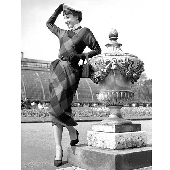 Monochrome photography, Style, Monochrome, Black-and-white, Tartan, Waist, Vintage clothing, Retro style, Plaid, Sandal, 
