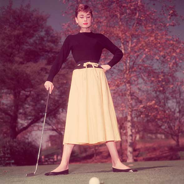 Brown, Sleeve, Shoulder, Human leg, Standing, Joint, Style, Waist, Knee, Golf equipment, 