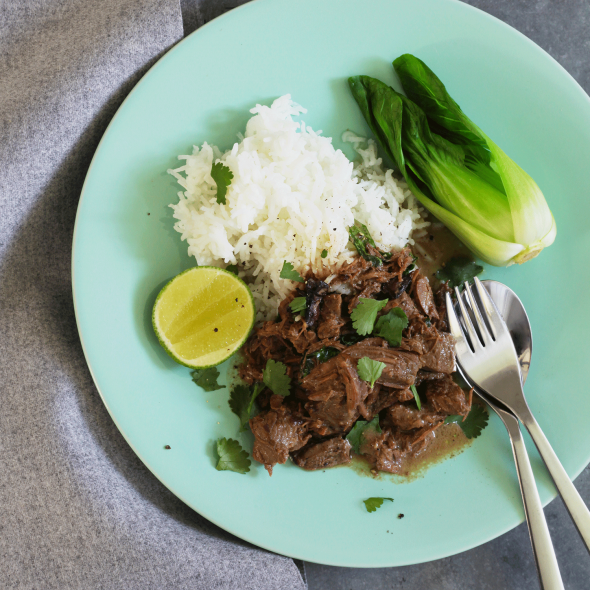 Food, Dishware, Ingredient, Tableware, Steamed rice, Leaf, Serveware, White rice, Plate, Rice, 
