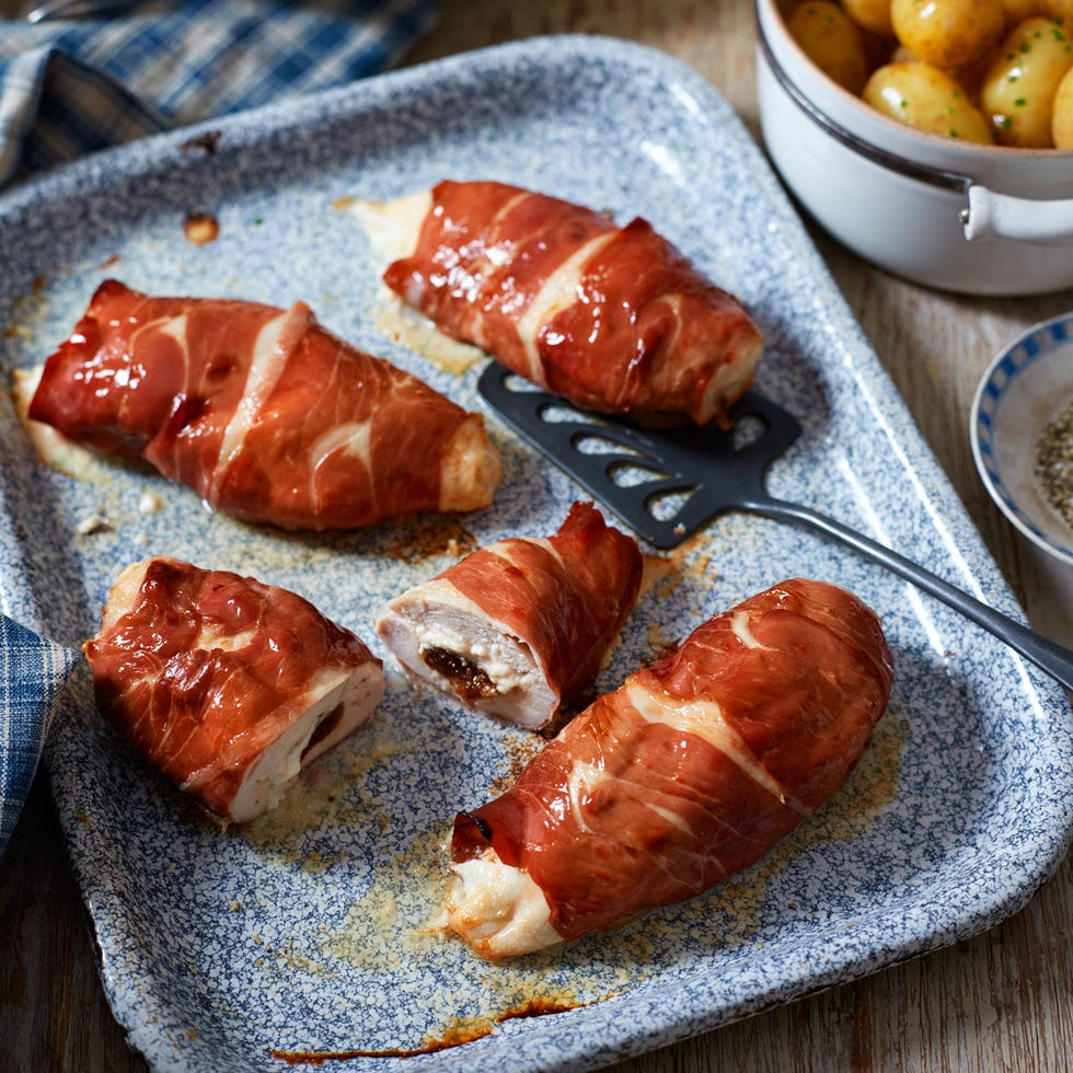 Dish, Food, Cuisine, Ingredient, Croissant, Produce, Staple food, Meat, Baked goods, Recipe, 