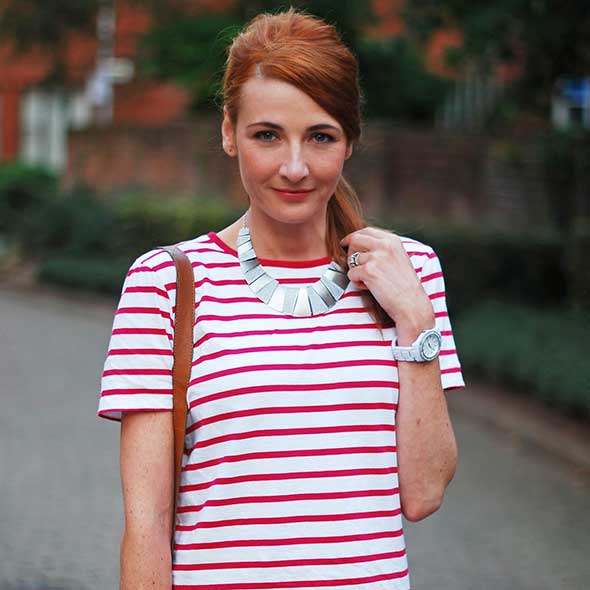 Lip, Finger, Eye, Sleeve, T-shirt, Street fashion, Neck, Youth, Red hair, Bracelet, 