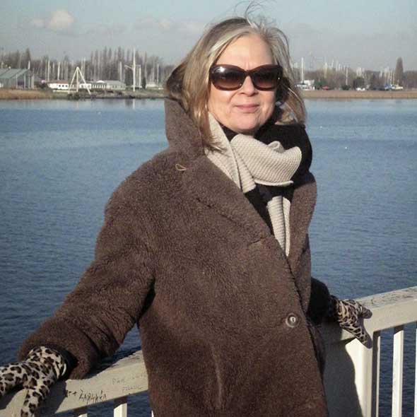 Clothing, Eyewear, Glasses, Vision care, Product, Sleeve, Textile, Winter, Sunglasses, Outerwear, 