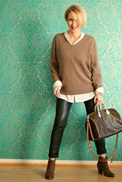 Green, Brown, Textile, Outerwear, Style, Teal, Sweater, Bag, Fashion accessory, Turquoise, 