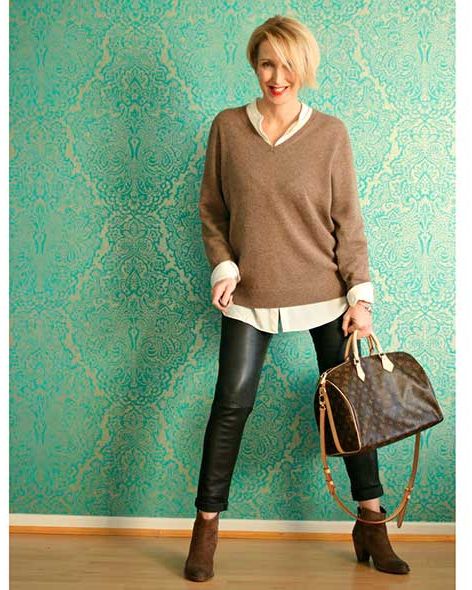 Green, Brown, Textile, Outerwear, Style, Teal, Sweater, Bag, Fashion accessory, Turquoise, 