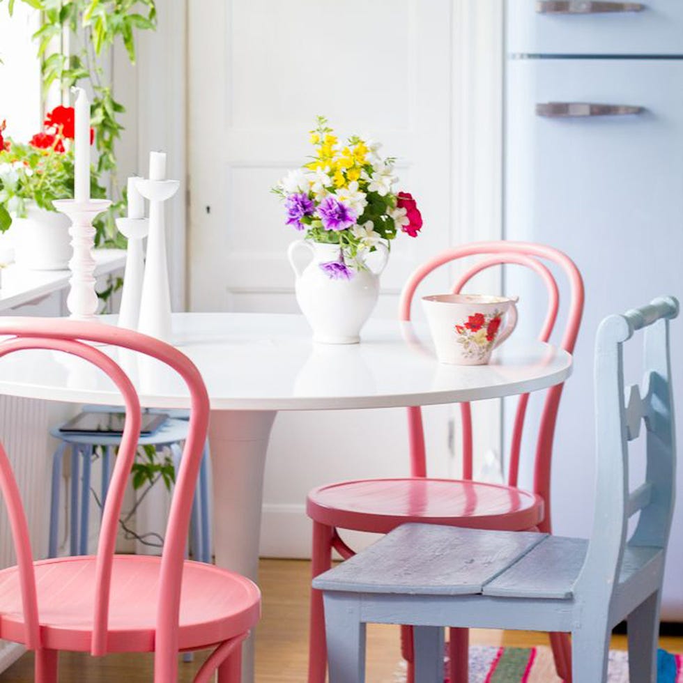 Furniture, Flower, Petal, Room, Table, Chair, Flowerpot, Bouquet, Interior design, Flower Arranging, 