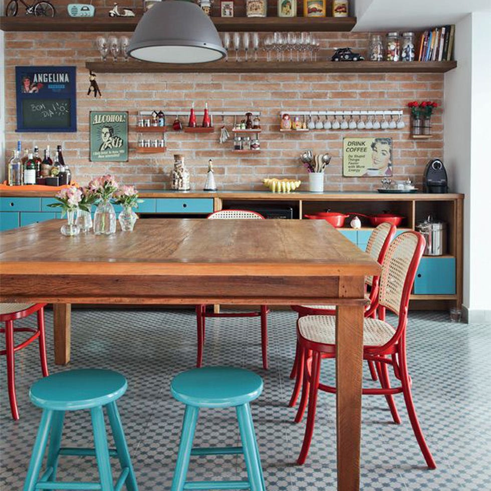 Room, Furniture, Interior design, Table, Shelf, Shelving, Interior design, Glass, Cupboard, Wood stain, 
