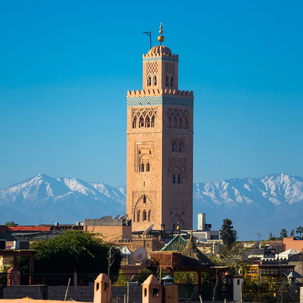 Mountain range, Roof, Mountain, Tower, Summit, Hill station, Church, Place of worship, Village, Alps, 