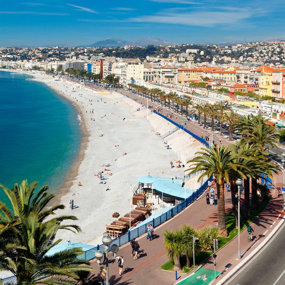 Body of water, Coastal and oceanic landforms, Coast, Shore, Tourism, Ocean, Summer, Town, Beach, Woody plant, 