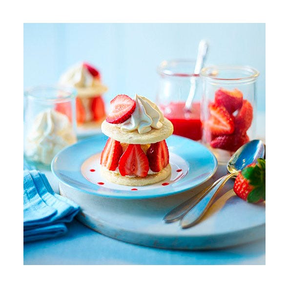 food, strawberry, dish, cuisine, strawberries, meringue, dessert, frozen dessert, ingredient, cream,