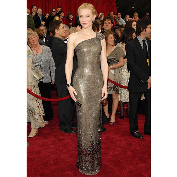 Event, Flooring, Dress, Trousers, Carpet, Outerwear, Coat, Style, Formal wear, Suit, 