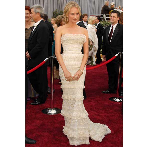 Clothing, Coat, Dress, Event, Flooring, Trousers, Shirt, Suit, Carpet, Outerwear, 