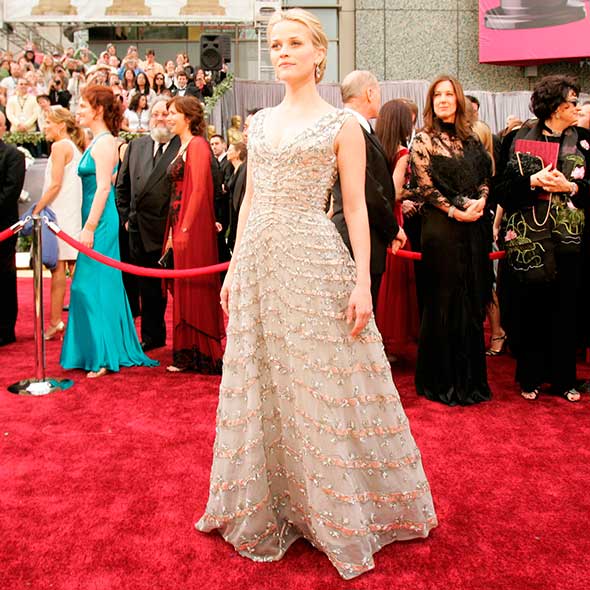 Clothing, Flooring, Event, Dress, Trousers, Red, Carpet, Formal wear, Premiere, Coat, 