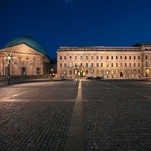 Architecture, Facade, Public space, Road surface, Dome, City, Landmark, Palace, Dome, Byzantine architecture, 