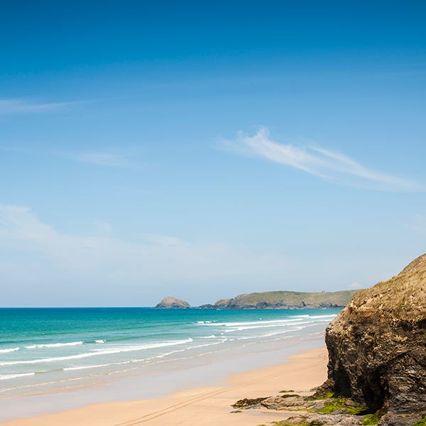 Body of water, Coastal and oceanic landforms, Sky, Coast, Shore, Ocean, Rock, Beach, Horizon, Aqua, 