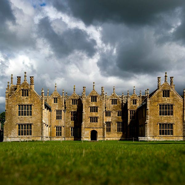 Window, Cloud, Facade, Building, Landmark, Real estate, House, Manor house, Castle, Lawn, Window, Cloud, Facade, Building, Landmark, Real estate, House, Manor house, Castle, Lawn,