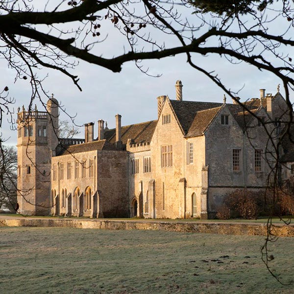 Window, Tree, House, Building, Facade, Landmark, Manor house, Medieval architecture, Mansion, Castle, 