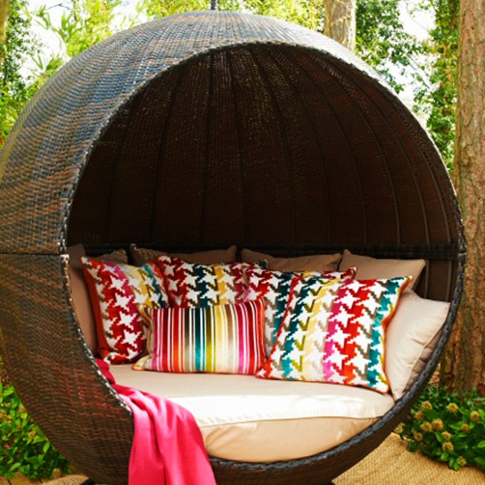 Tints and shades, Shade, Outdoor furniture, Fawn, Linens, Cushion, Throw pillow, Futon pad, Pillow, Deciduous, 