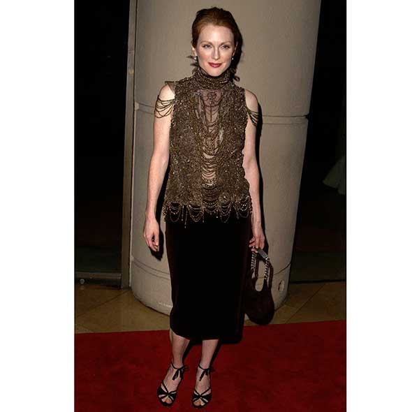 Brown, Sleeve, Shoulder, Waist, Style, Fashion accessory, Fashion, Neck, Black, Pattern, 