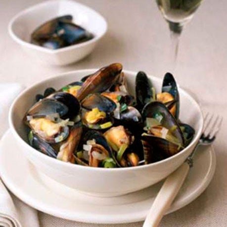 Serveware, Food, Dishware, Ingredient, Bivalve, Glass, Stemware, Tableware, Seafood, Drinkware, 