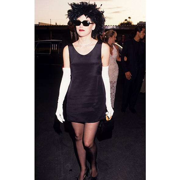 Footwear, Leg, Shoulder, Dress, Human leg, Joint, Style, One-piece garment, Cocktail dress, Fashion, 